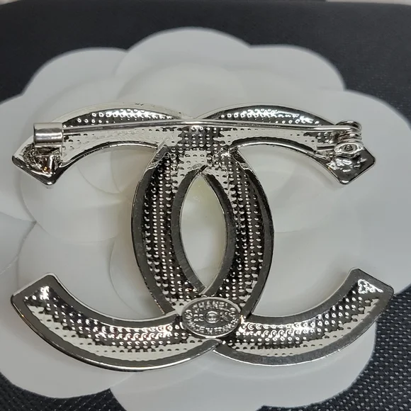 Crystal/pearl Silver CC Brooch - Picture 3 of 3